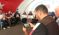 Evlat nöbetindeki annelerin umutlu bekleyişi