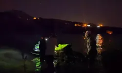 Murat Nehri'nde Adacıkta Mahsur Kalan 4 Kişi Jet Ski ile Kurtarıldı