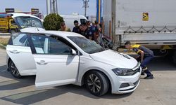 Akaryakıt istasyonunda TIR'a çarptı