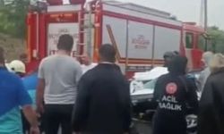 Altınordu'da otomobil TIR'a çarptı