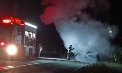 Araklı'da sehir halindeki otomobil yandı