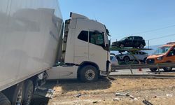 Bolu'da Lastiği Patlayan TIR ile Otomobil Çarpıştı