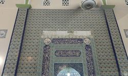 Camide duvardan kopan parçalar can aldı