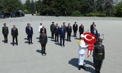 Cumhurbaşkanı Erdoğan ve YAŞ üyeleri Anıtkabir'e gitti
