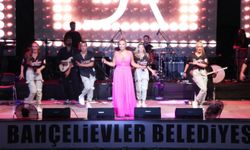 Demet Akalın, Bahçelievler'de Konser Yaptı