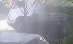 Demir yüklü kamyon kontrolden çıkarak devrildi