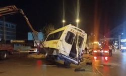 İstanbul'da minibüs ve otomobil çarpıştı