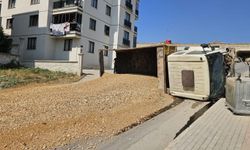 Kontrolden Çıkan Kamyon Devrildi