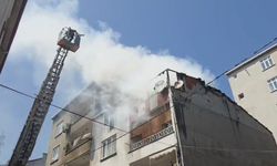 Küçükçekmece'de bina yangını