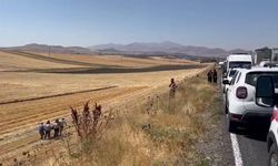 Malazgirt Kutlamalarına Giden Minibüs Devrildi