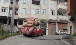 Rize’de çay hasadı için otomobilini kamyonet gibi kullanıyor