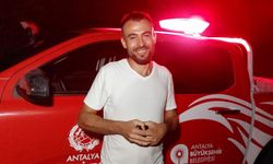 Su seviyesi yükselince ırmakta mahsur kaldılar