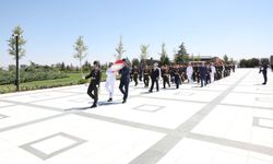 Yaşar Güler'den Devlet Mezarlığı'nı ziyareti