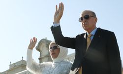 Cumhurbaşkanı Erdoğan gemileri Dolmabahçe'den selamladı