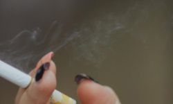 Çocukları sigara içen ebeveynlere ceza