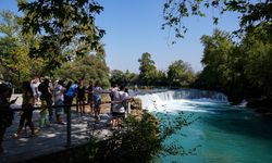 Manavgat Şelalesi doğal güzelliğiyle ön planda
