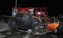 Manisa'da pikapla otomobilin çarpıştı: 5 kişi öldü 6 kişi yaralandı