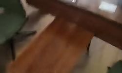 Amirinin üzerine sıcak su dökünce gözaltına alındı