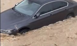 Ankara'da Sağanak Yolları Kapatıp, İstinat Duvarını Yıktı