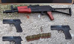 Araçtan 5 tabanca ve 1 Kalaşnikof çıktı!