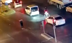 Avcılar'da Türk Bayrağı'nı Araçların Önüne Attı Tutuklandı
