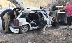 Bursa'da Otomobil, Park Halindeki Asit Yüklü Tankere Çarptı