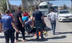 Hafif ticari araç anne ve 2 çocuğa çarptı, kaza anı kameraya yansıdı