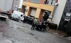 Hamalların tekmeli yumruklu kavgası kamerada