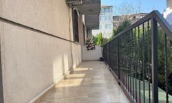 Hırsızlık İçin Girdiği Binada Terliklerini Bırakıp Ayakkabı Çaldı