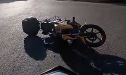 Motosiklet sürücüsü yola savruldu