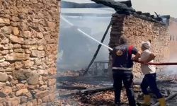 Önce otomobil sonra evler yandı