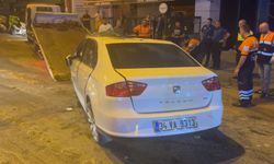 Ümraniye'de İETT otobüsü ve otomobil çarpıştı