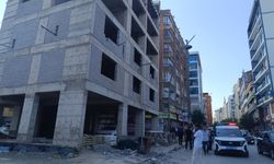Yürürken başına briket düştü