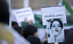 Zorunlu başörtü rejimine direnişin simgesi: Mahsa Amini