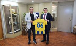 Ankaragücü Heyeti, Mehmet Yiğiner'i Ziyaret Etti