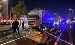 Aksaray'da tıra çarpan otomobil