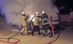 Kırıkkale'de seyir halindeki hafif ticari araçta yangın çıktı