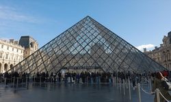 Louvre Müzesi'nde soygun