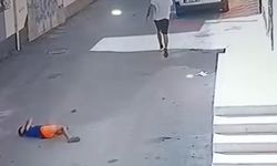 Adana'da kovaladığı çocuğu yere fırlattı