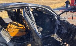 Adıyaman'da seyir halindeki otomobil alev topuna döndü