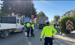 Adıyaman'da TIR'ının dorsesindeki beton, yola döküldü