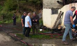 Artvin'de ahşap evi alevler sardı