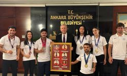 ASKİ Spor'un dünya şampiyonlarından Mansur Yavaş'a ziyaret