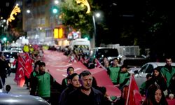 Bahçelievler'de Cumhuriyet coşkusu 102 metrelik bayrakla yaşatıldı