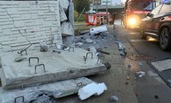 Bakırköy'de çevik kuvvet otobüsü kaza yaptı: Araçta sıkışan polis kurtarıldı