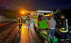 Beyşehir'de kamyon devrildi