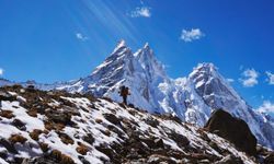 Everest Dağı'nda yaklaşık 1000 kişi mahsur kaldı