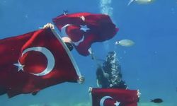 Fethiye'de su altında Cumhuriyet kutlaması