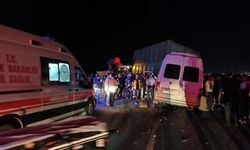 Hatay'da İşçi Servisi Traktöre Çarptı