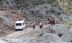 İş makinesi uçuruma yuvarlandı